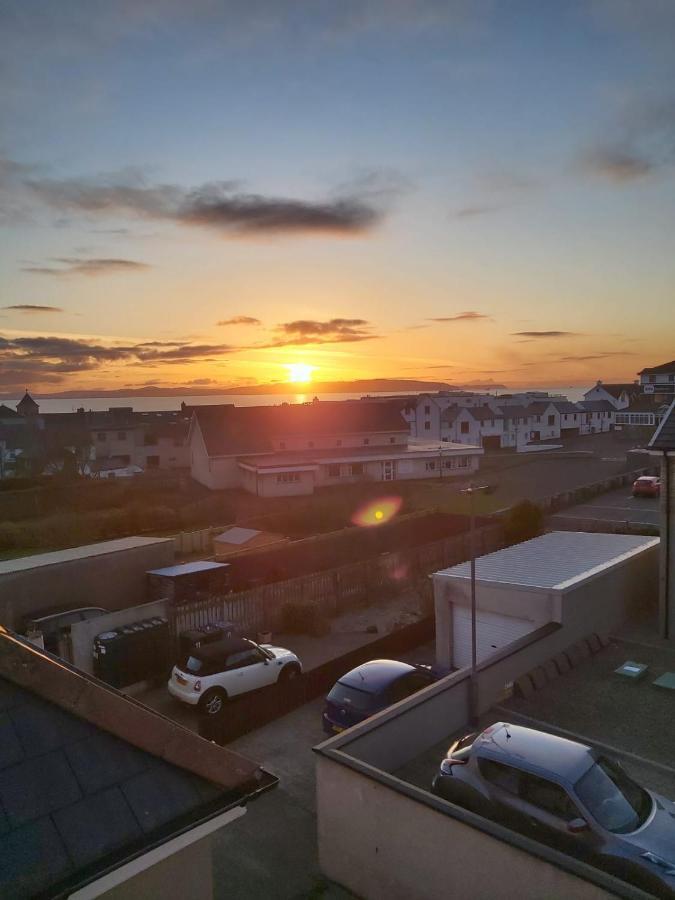Portstewart Central Loft Apartment Bagian luar foto