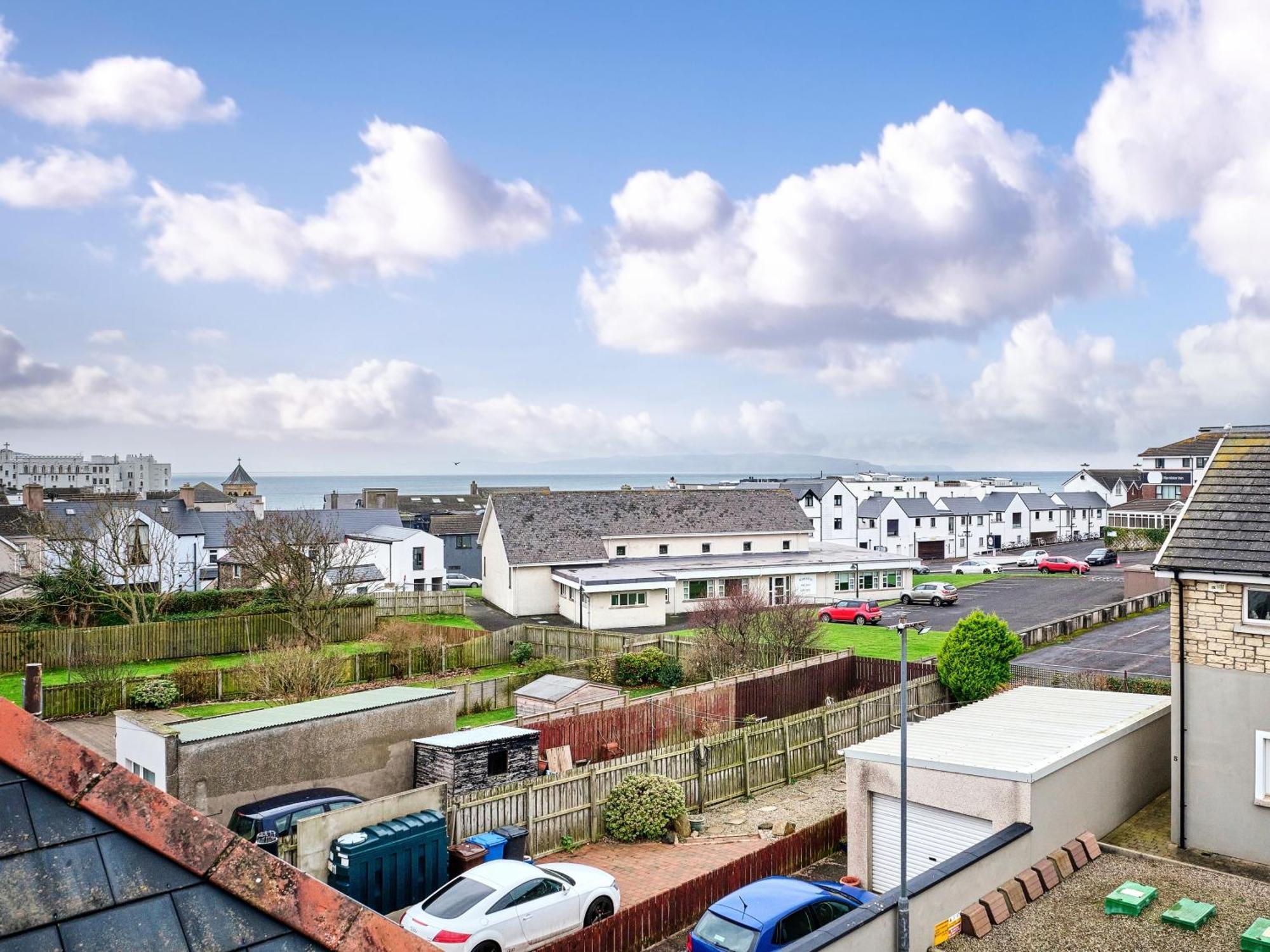 Portstewart Central Loft Apartment Bagian luar foto